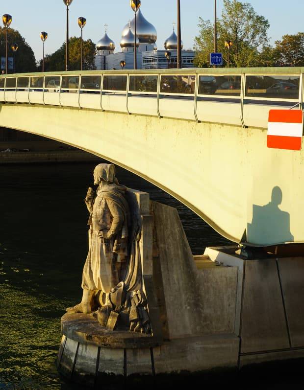 Puente De Alma Paris