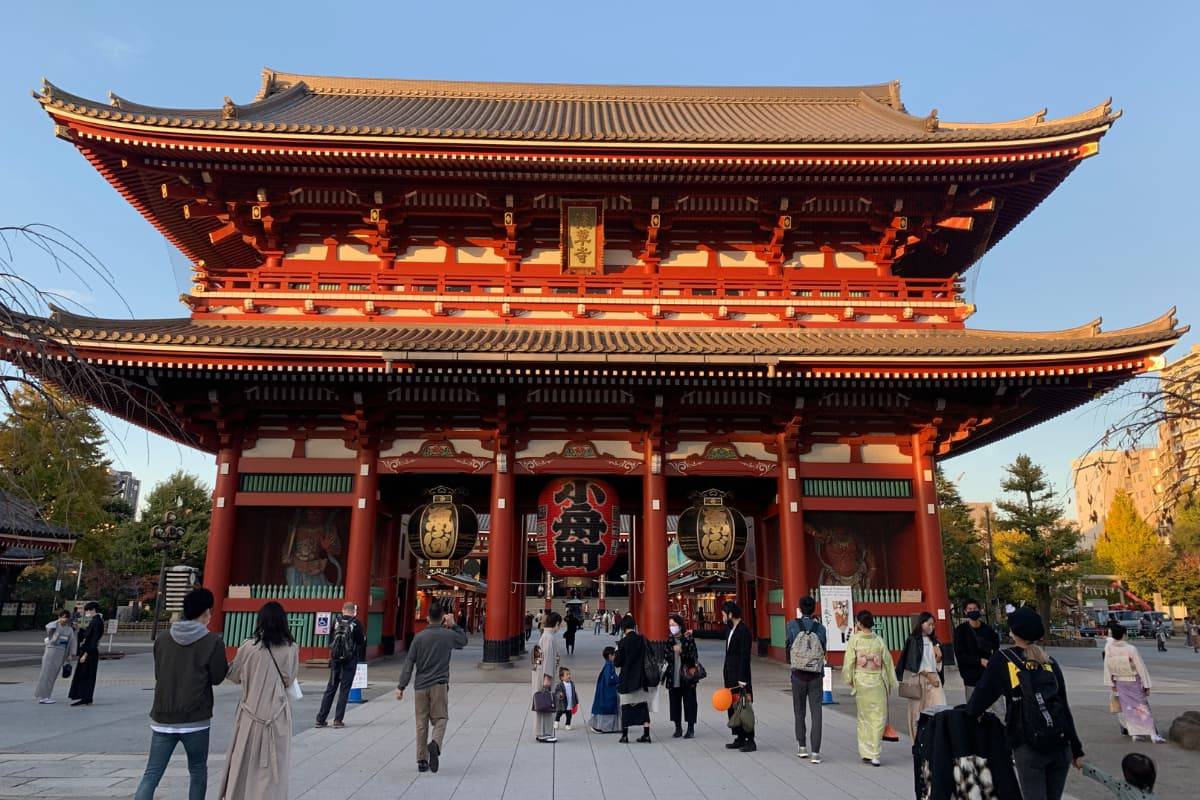 Puerta Kaminarimon Akasusa