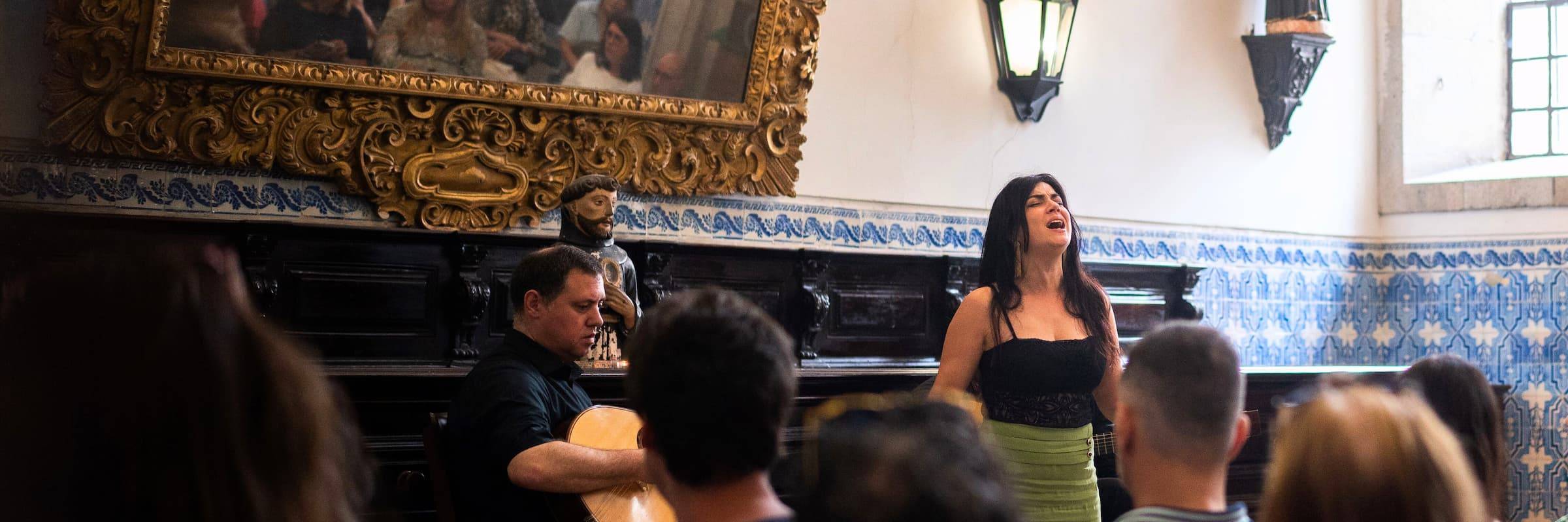 Fado en el Monasterio de São Bento da Vitória por Casa da Guitarra