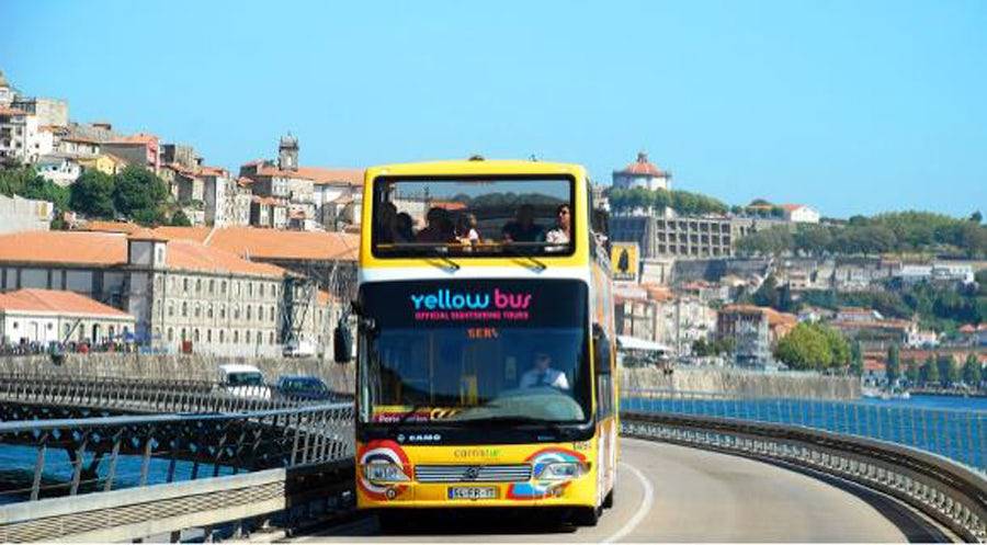 Yellow Bus Porto
