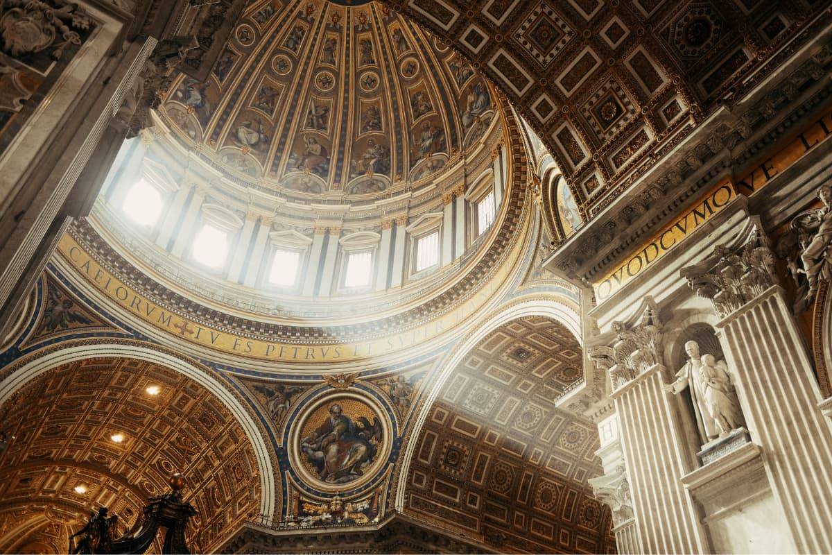 Interior Basilica San Pedro