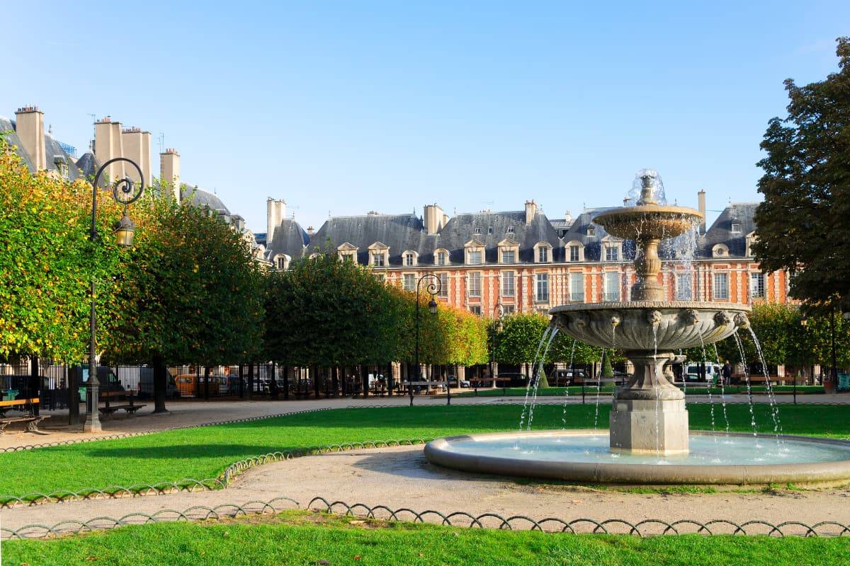 Place Des Vosges Fountain