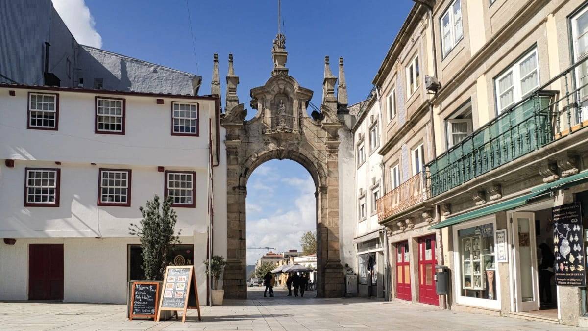 Arco Da Porta Nova Braga Tour