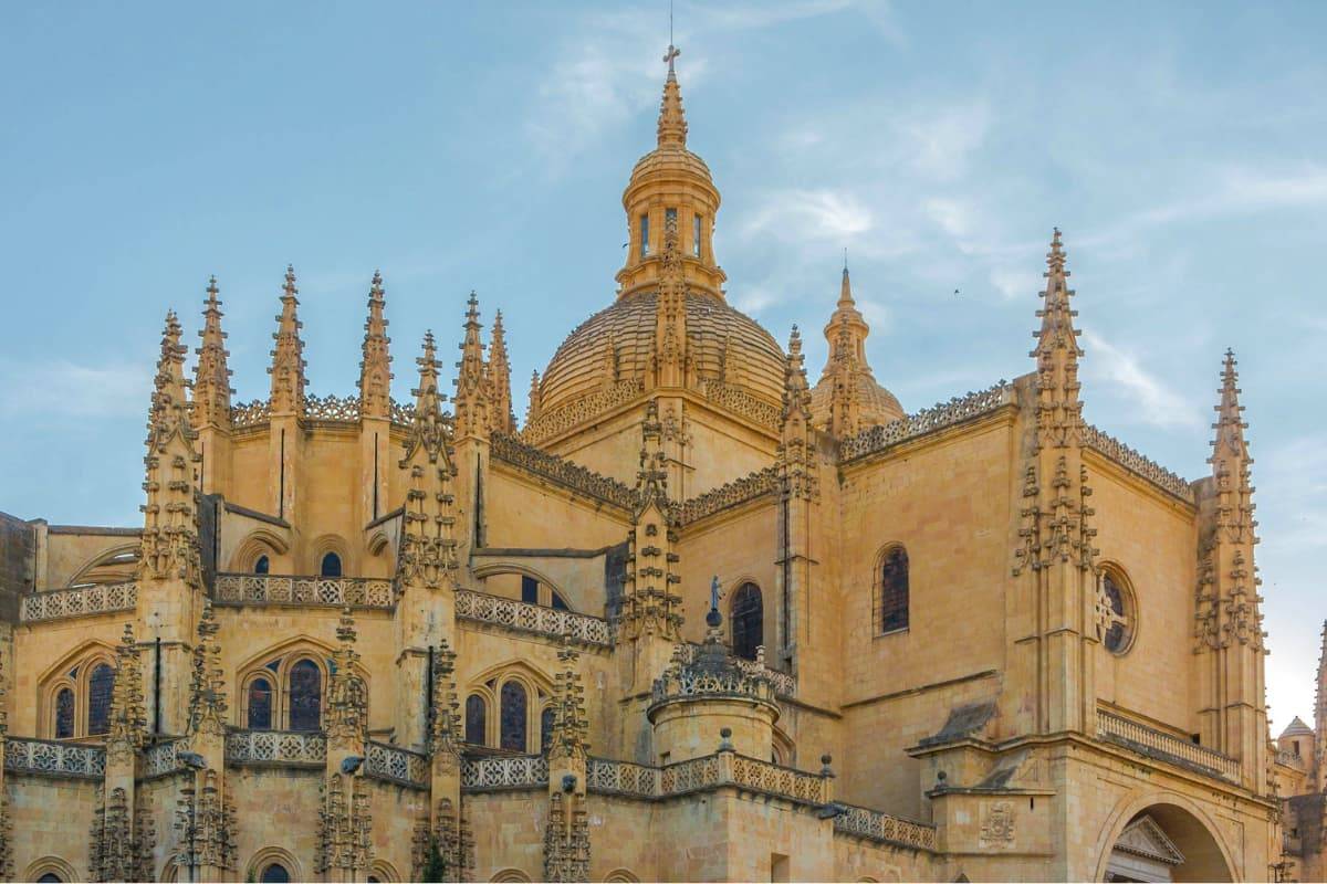 Catedral De Segovia Exterior Dama De Las Catedrales