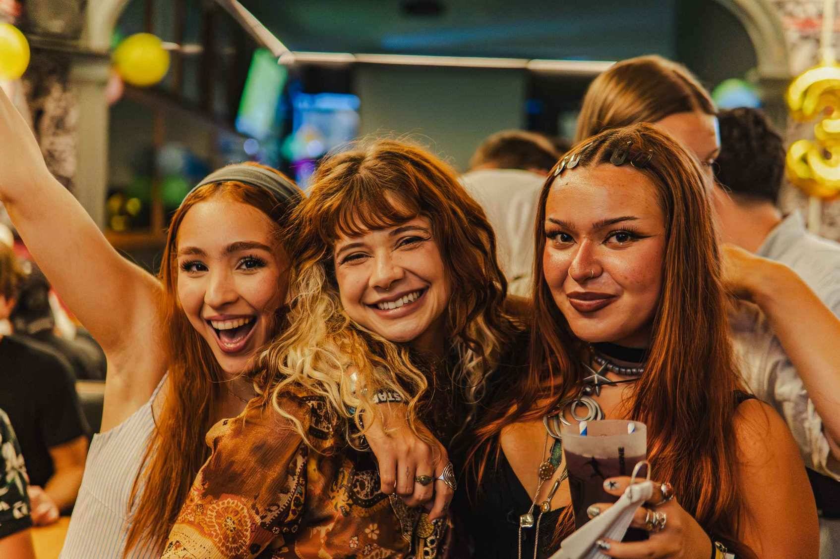 Porto Pub Crawl Three Friends Smiling