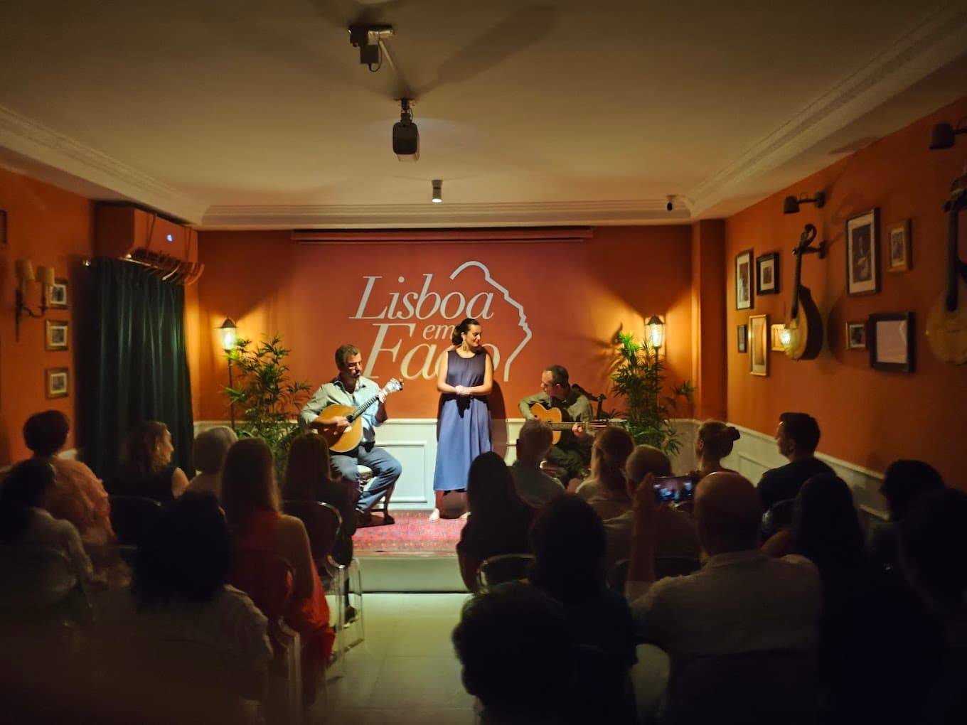 Lisboa Em Fado Crowd