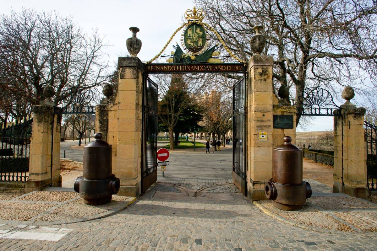 Tour Por El Alcazar De Segovia