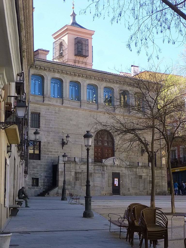 Plaza De La Paja Y Capilla El Obispo