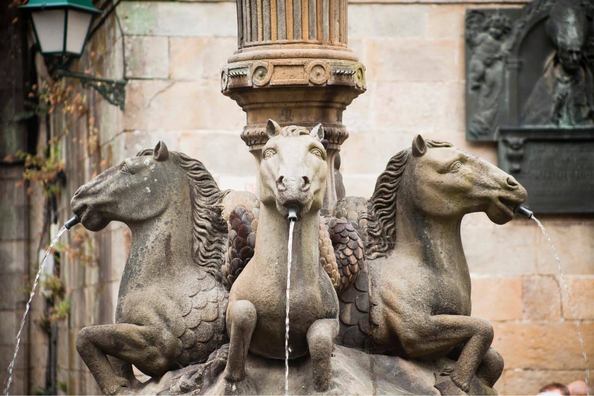 Fuente De Los Caballos Praza Praterias